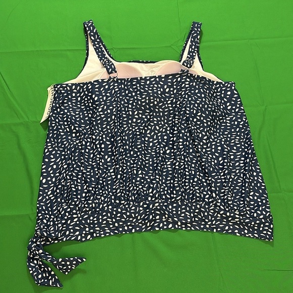 BloomChic Plus size U Neck Ditsy Floral Patchwork Gathered Swim Top 4XL us 26 - Picture 2 of 2